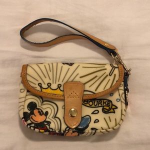 Dooney & Bourne clutch